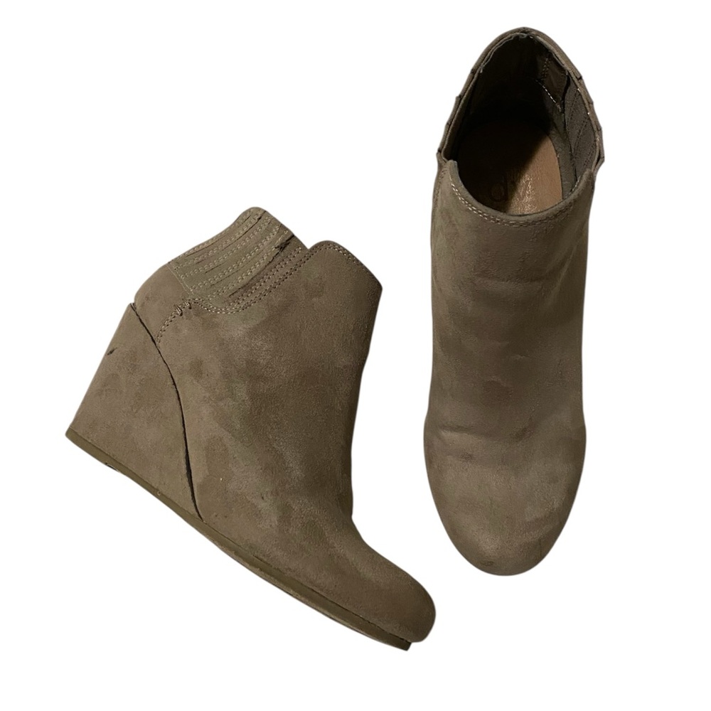 DV  Brown Wedge Booties